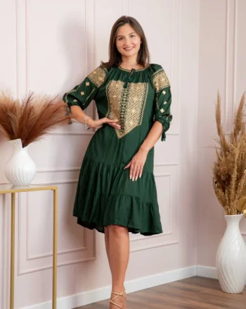 Rochie verde cu motiv geometric auriu Ivona 02