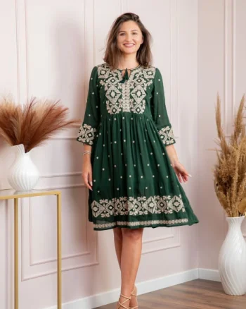 Rochie verde cu motiv geometric auriu Aida 02