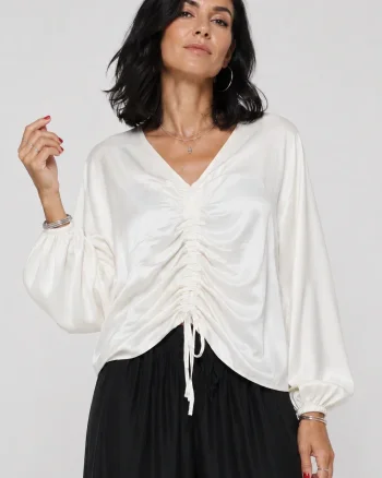 Bluza dama eleganta din satin de matase si vascoza cu fronseu reglabil - alb ivoire