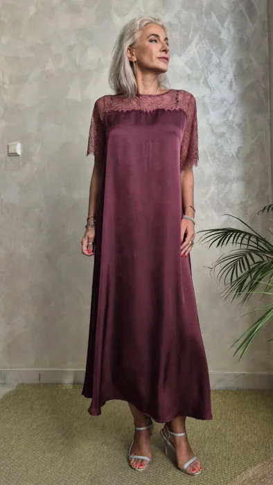 Rochie maxi A-line din satin matase si vascoza, insertii din dantela si croi fluid, bordo