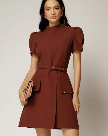 Rochie DY Fashion scurta caramizie cu aplicatii pe capace si decolteu rotund