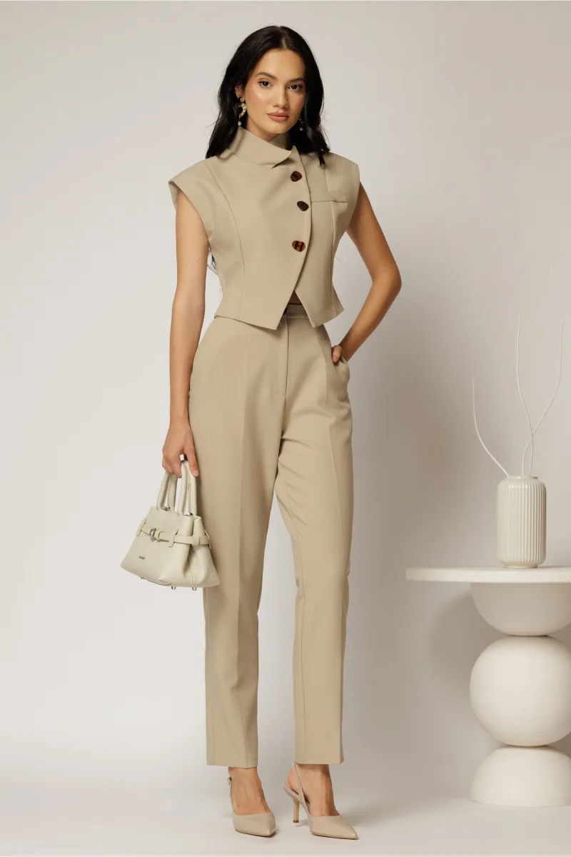 Compleu DY Fashion bej cu pantaloni si vesta cu nasturi asimetrici