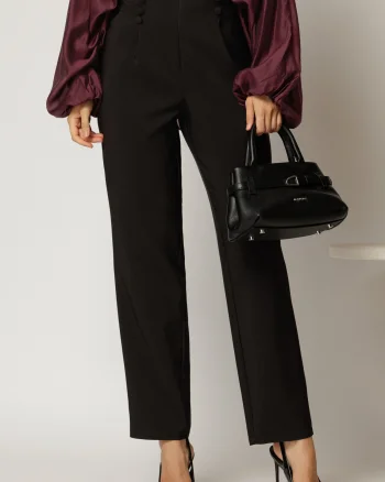 Pantaloni negri conici cu nasturi decorativi pe talie