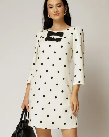 Rochie scurta alba cu buline cu croi drept si funde pe bust