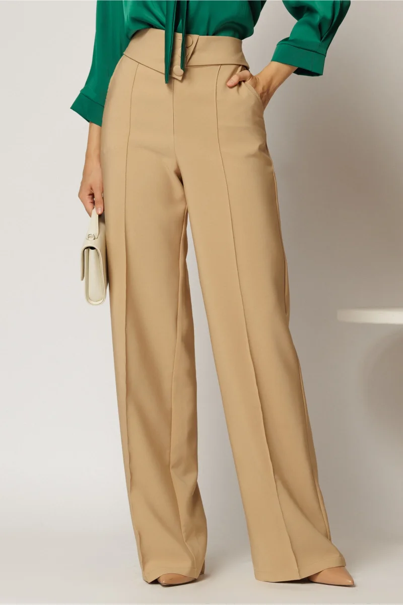 Pantaloni eleganti bej cu 3 nasturi si croi evazat