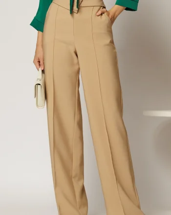 Pantaloni eleganti bej cu 3 nasturi si croi evazat