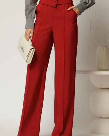 Pantaloni eleganti bordo cu 3 nasturi si croi evazat