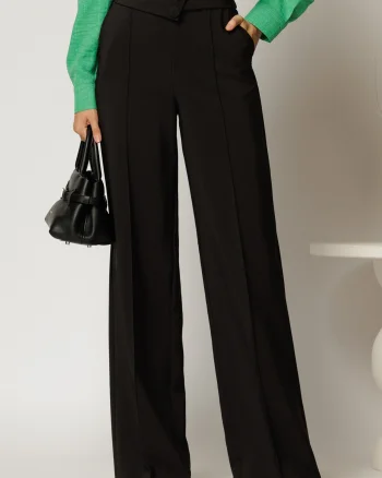 Pantaloni eleganti negri cu 3 nasturi si croi evazat