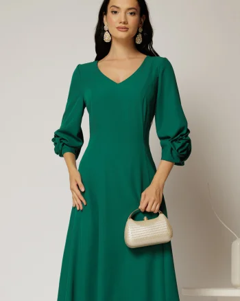 Rochie midi verde din triplu voal cu trandafiri la maneci si decolteu V