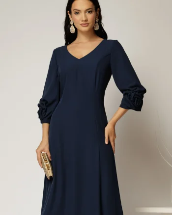 Rochie midi bleumarin din triplu voal cu trandafiri la maneci si decolteu V