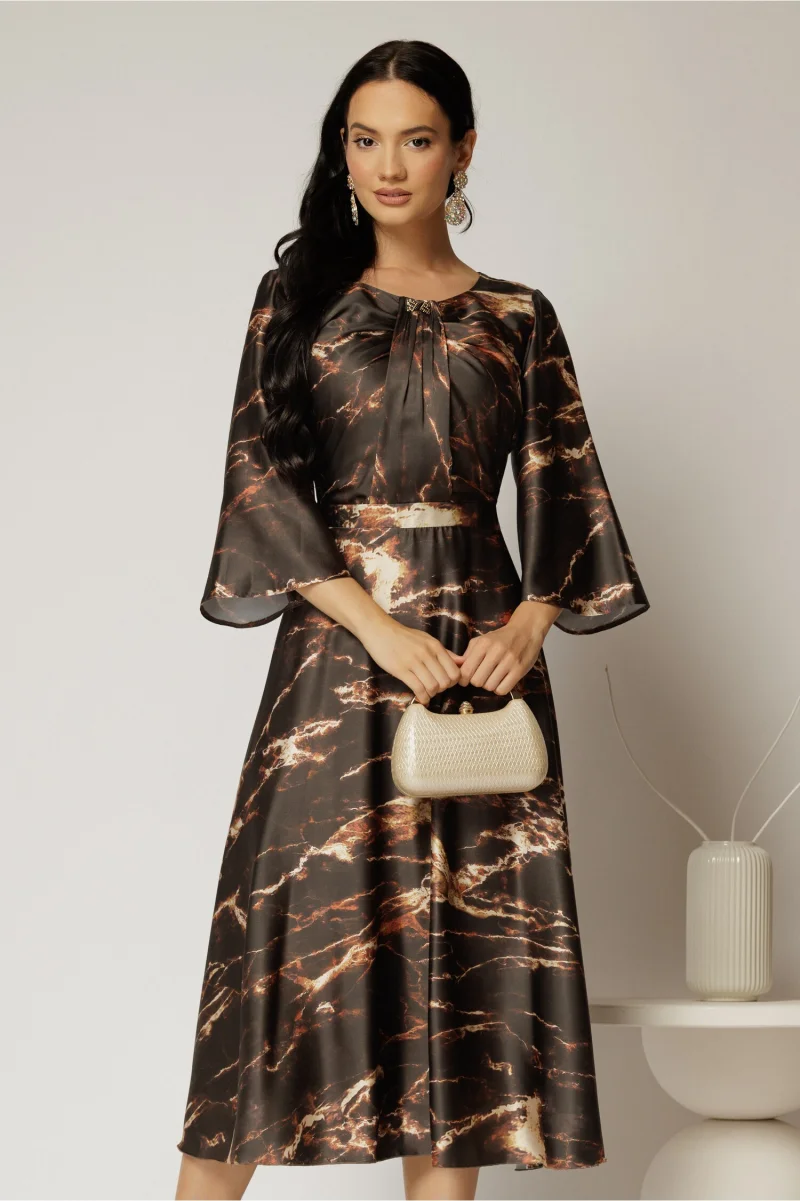 Rochie midi maro cu imprimeuri caramizii si detalii la bust