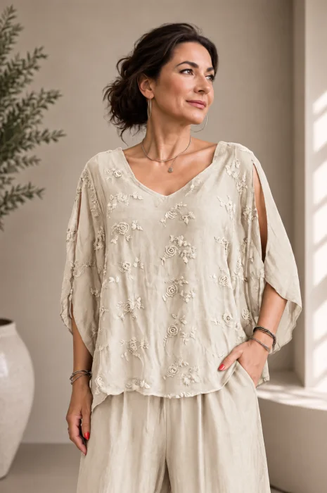 Bluza din matase si vascoza cu broderie pe fata si decolteu in V, bej deschis