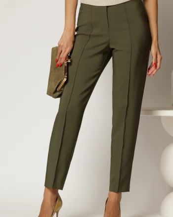 Pantaloni kaki cu croi conic si cusaturi
