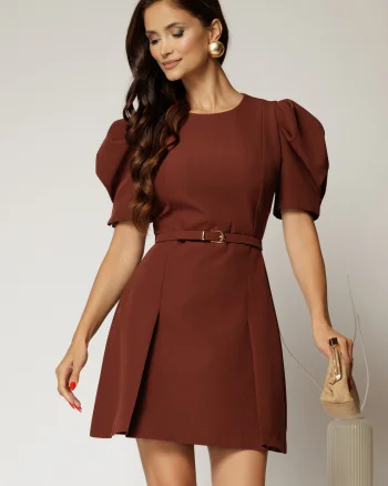 Rochie DY Fashion scurta caramizie cu maneci scurte si pliuri pe fusta