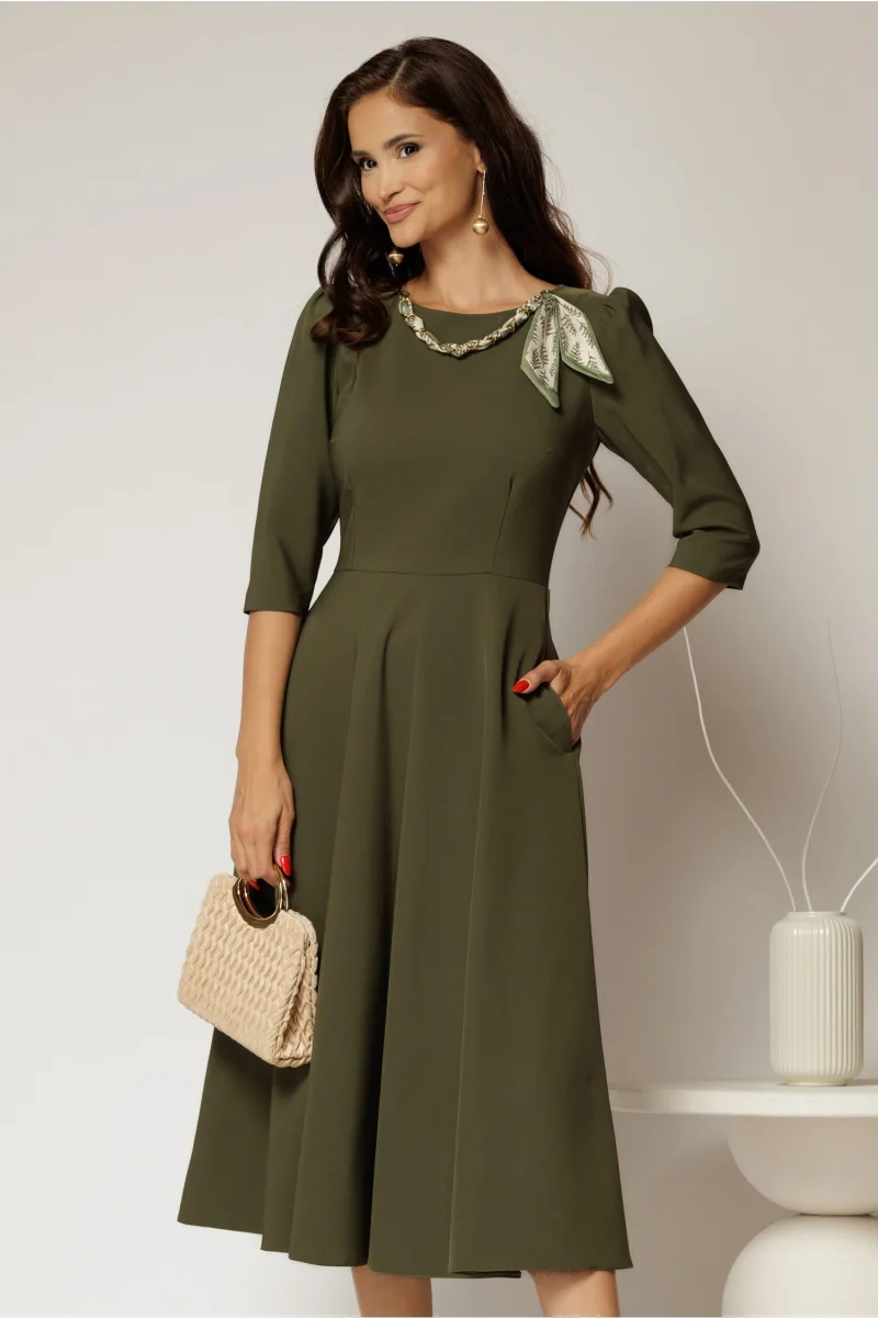 Rochie DY Fashion kaki clos cu lantisor si esarfa