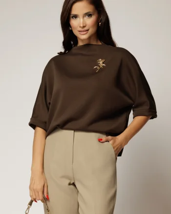 Tricou maro cu brosa si croi lejer cu adaos de viscoza