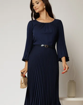 Rochie midi bleumarin plisata cu croi clos si decolteu rotund cu pliuri