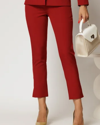 Pantaloni office bordo conici cu buzunare si inchidere cu nasture