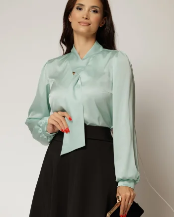 Bluza verde mint din satin cu guler amplu tip esarfa