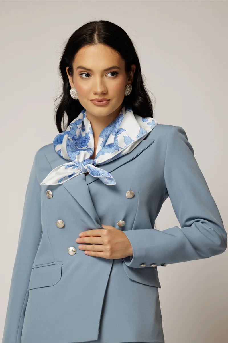 Esarfa alba cu imprimeu floral bleu