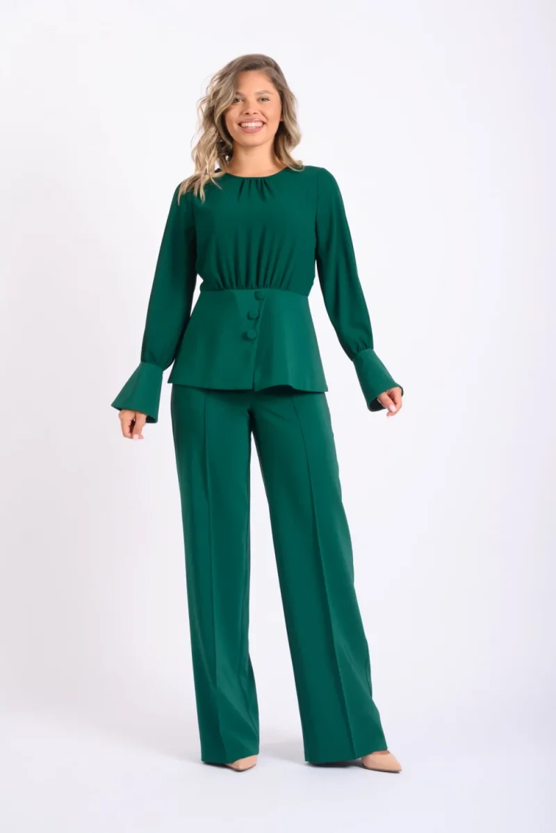 Compleu elegant format din bluza cu design deosebit si pantaloni drepti
