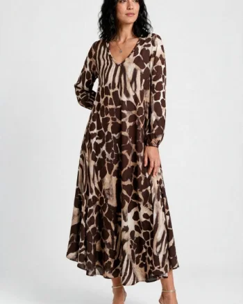 Rochie lunga din vascoza mata cu imprimeu animal print mixt, maro