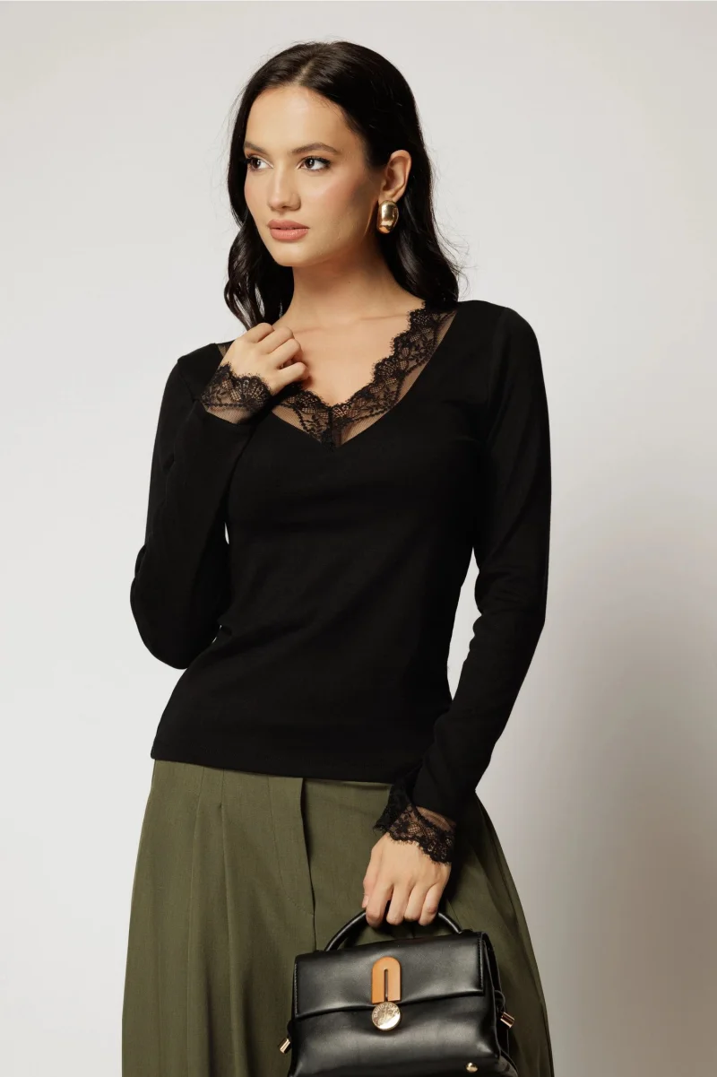 Bluza neagra cu dantela neagra la bust si maneci