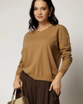 Bluza maro din tricot cu decolteu in V si croi larg