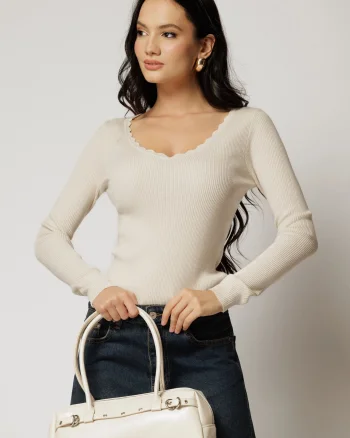 Bluza din tricot ivoar cu decolteu in V si croi mulat