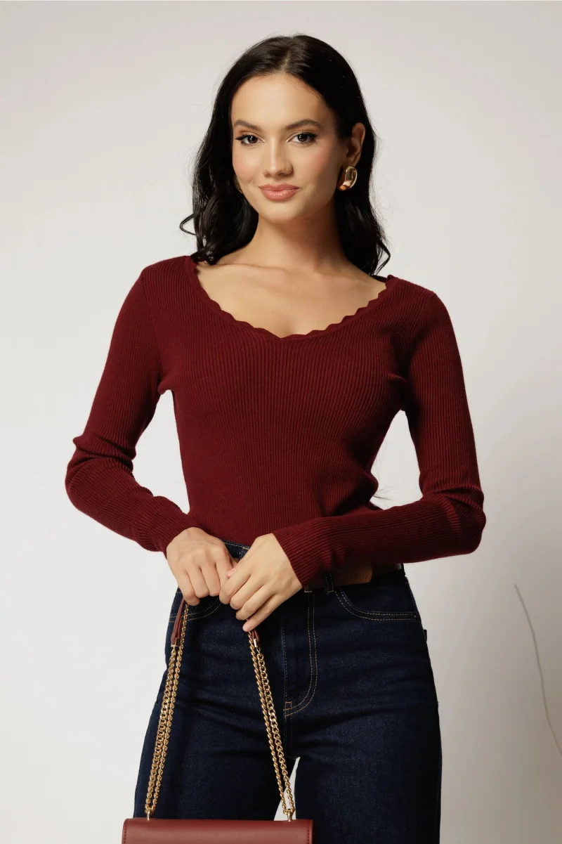 Bluza din tricot bordo cu decolteu in V si croi mulat