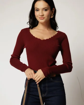 Bluza din tricot bordo cu decolteu in V si croi mulat