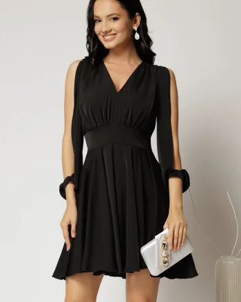 Rochie scurta neagra cu decolteu in V si maneci lungi sparte