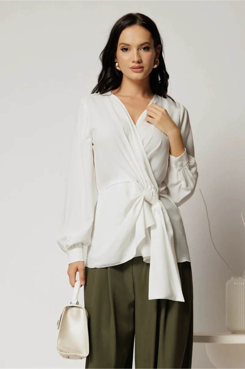 Bluza alba eleganta cu decolteu petrecut si nod in talie