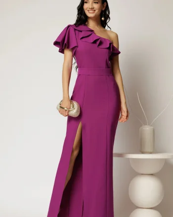 Rochie magenta lunga de ocazie pe un umar cu volanas si slit pe picior