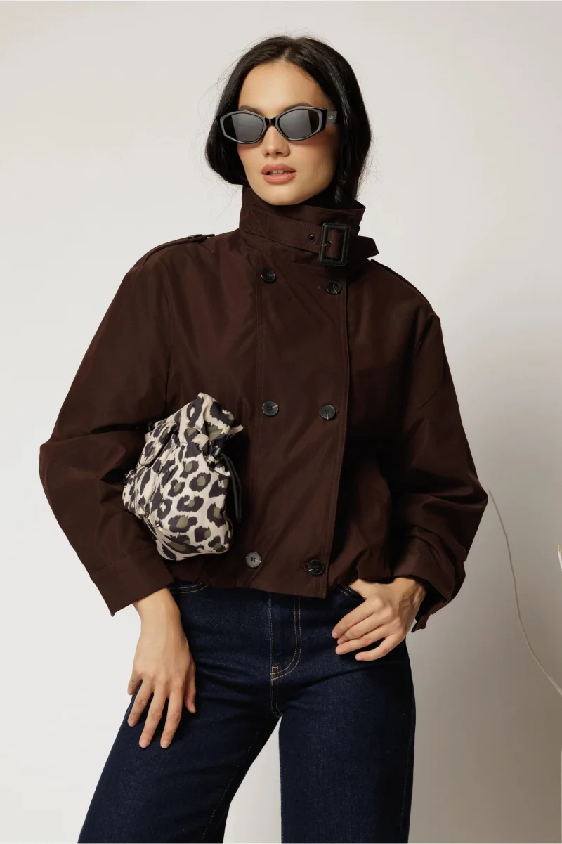 Jacheta scurta maro cu elastic in talie tip bomber