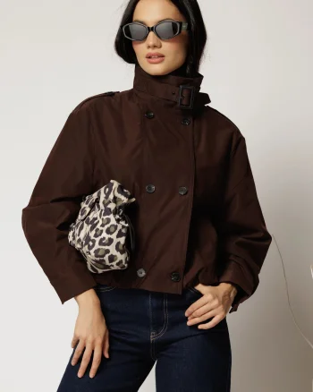 Jacheta scurta maro cu elastic in talie tip bomber