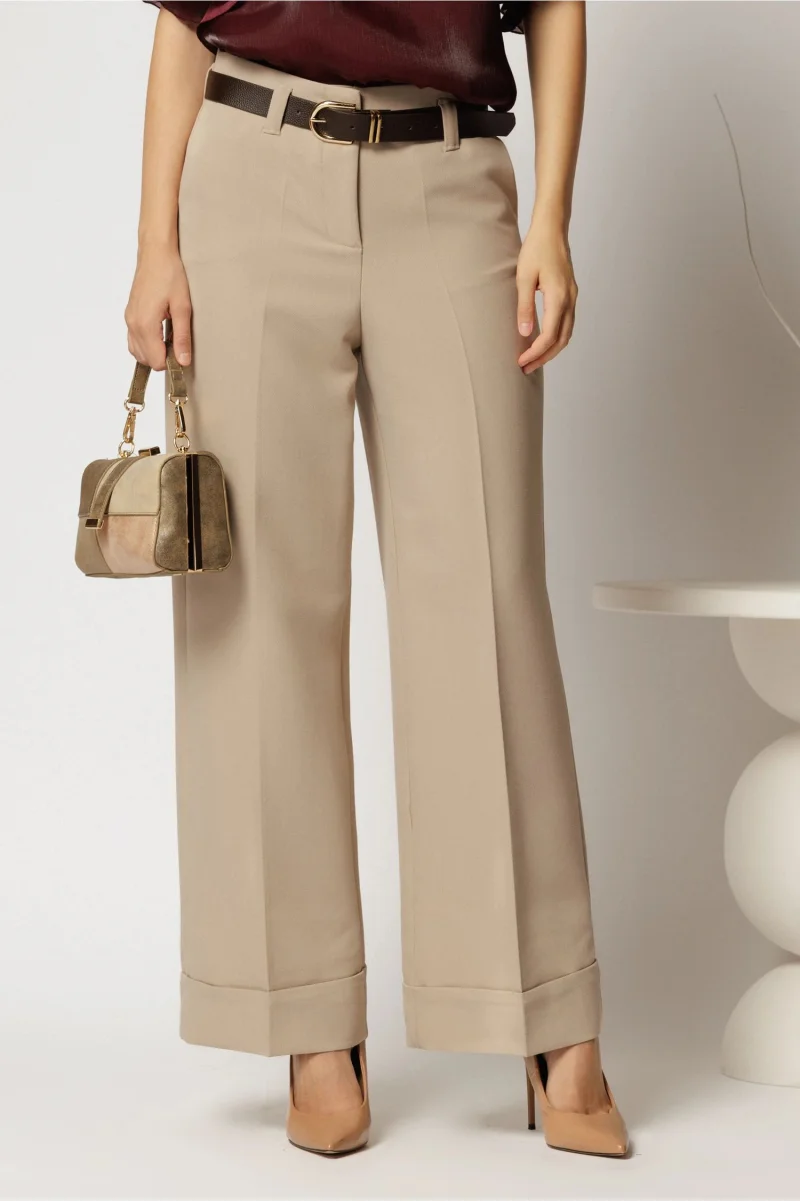 Pantaloni bej office casual cu croi drept si curea