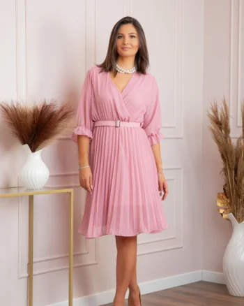 Rochie Christie roz din voal cu fusta plisata si curea