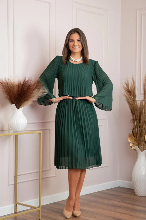 Rochie eleganta Arya verde plisata cu maneci lungi