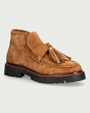 Posa  botine pentru femei din piele întoarsă Aosta Tassel Boot