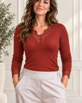 Bluza dama cu dantela eleganta la decolteu si maneci ,   bluza fina cu casmir, caramizie