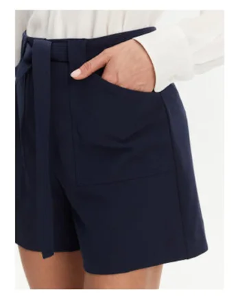 Pantaloni scurti cu cordon -