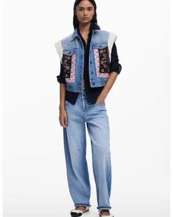 Vesta lejera din denim cu broderie - Albastru pastel/Alb fildes/Fucsia