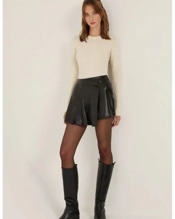 Fusta scurta -  mini - piele ecologica - neagra - Negru
