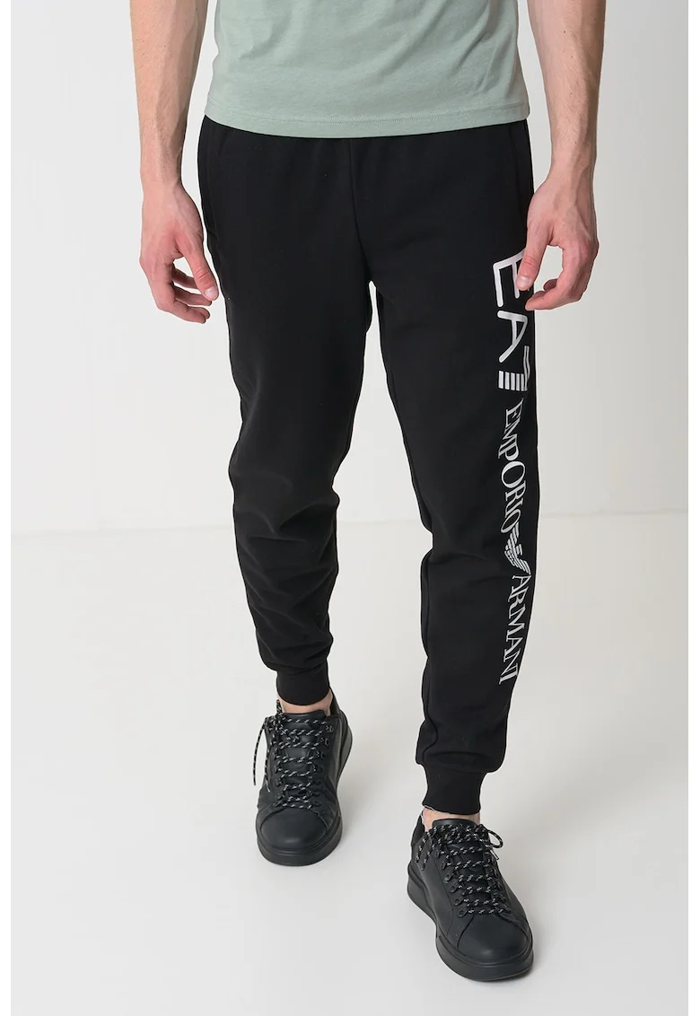 Pantaloni de trening cu imprimeu logo supradimensionat - Negru