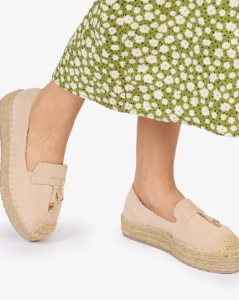 MOCASINI dama Piele ECOLOGICA INTOARSA CU DETALIU AURIU CRL1026 CU ELASTIC Culoare: BEJ