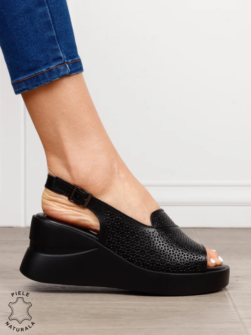 Sandale damă din piele naturală model simplu și confortabil cu platformă CRL1645 NEGRU
