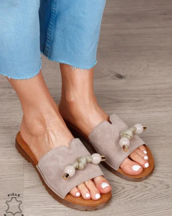 Papuci Dama din piele naturala intoarsa cu Model Decorativ și Accesoriu Elegant CRL1263 GRI