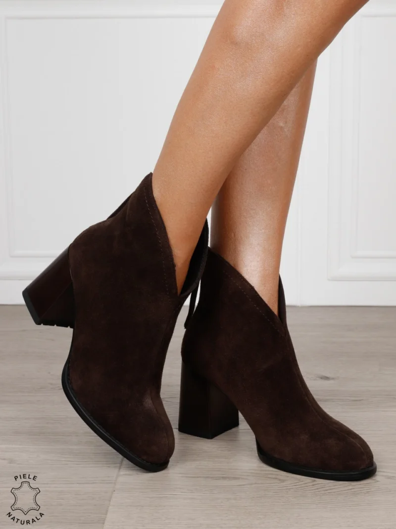 Botine damă din piele naturală întoarsă cu toc înalt și vârf rotunjit CRL1827 CAFENIU