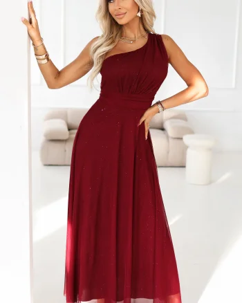 Rochie eleganta lunga burgundy vaporoasa cu glitter si un umar gol Azzurra